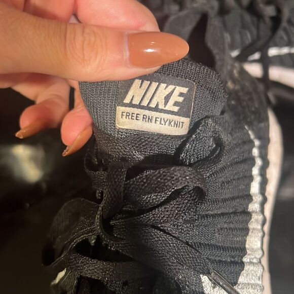 Black & White Nike Free Run Flyknit Sneaker - Light Shoe Women’s 7.5 - Picture 7 of 7